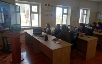 Сургалтад тогтмол хамрагдаж байна. 