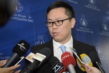 Л.Мөнхтүшиг: Манай нэг дипломат ажилтанг жолоочийн хамт саатуулсан. Энэ бол Монголын нэр хүндийг унагасан маш ноцтой хэрэг