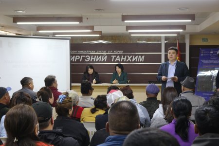 Үйлдвэрчний эвлэлийн гудамж (Баянхошууны гудамж)-ийг иж бүрэн гудамж болгох зам барилгын ажилтай холбогдуулан олон нийтэд мэдээлэл хүргэх уулзалтыг зохион байгууллаа