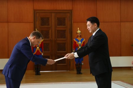 Канад Улсын Элчин сайд Итгэмжлэх жуух бичгээ өргөн барилаа