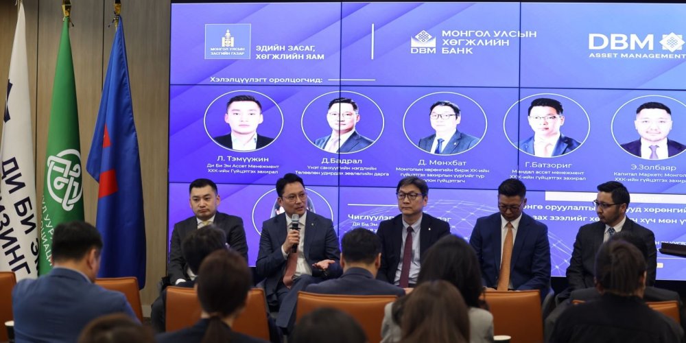 “Хөрөнгө оруулалтын сангууд хөрөнгийн зах зээлийг хөдөлгөгч хүч мөн үү?” сэдвээр хэлэлцлээ