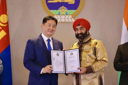 Харилцаа, хамтын ажиллагааг хөгжүүлэхэд үнэтэй хувь нэмэр оруулсан энэтхэг иргэдийг төрийн одон, медалиар шагналаа