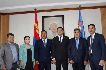 БҮГД НАЙРАМДАХ КАЗАХСТАН УЛСААС МОНГОЛ УЛСАД СУУГАА ОНЦ БӨГӨӨД БҮРЭН ЭРХТ ЭЛЧИН САЙД АЛМАС СЕЙТАКЫНОВ МАНАЙ СУМАНД АЙЛЧИЛЛАА.