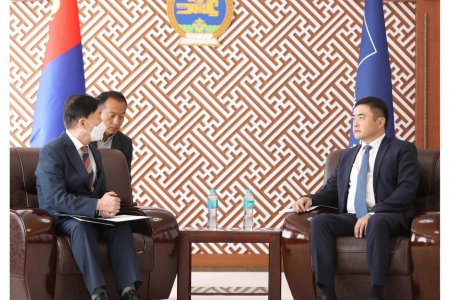 ДЕЖОН ХОТЫН БОЛОВСРОЛЫН ГАЗАР ЕБС-ИЙН БАГШ НАРЫН МЭДЭЭЛЛИЙН ТЕХНОЛОГИЙН ЧАДАВХЫГ САЙЖРУУЛАХАД ДЭМЖЛЭГ ҮЗҮҮЛНЭ