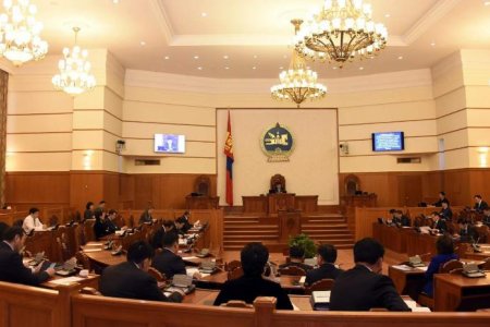 УИХ: УИХ-ын даргыг олонхийн саналаар огцруулах хуулийн төслийг баталлаа 