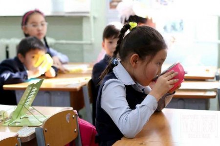 26 сургууль “Үдийн цай”-нд сурагчдад хөрсөн хоол өгсөн байна