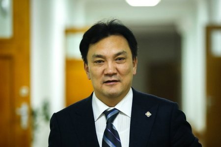 ШУУРХАЙ МЭДЭЭ: Б.Батзоригийг сайдын албан тушаалаас нь огцруулах шийдвэр гарлаа