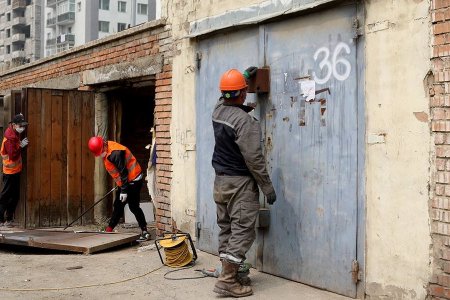 ХСҮТ-ийн эзэмшил газарт хууль бусаар барьсан гараашнуудыг буулгалаа