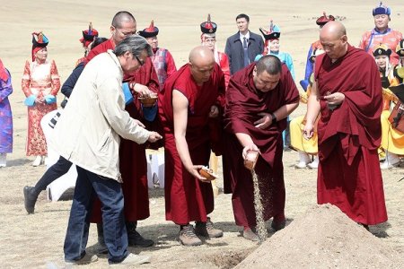 Хотын захирагч Монголын үндэсний кино үйлдвэрийн шав тавих ёслолд оролцлоо