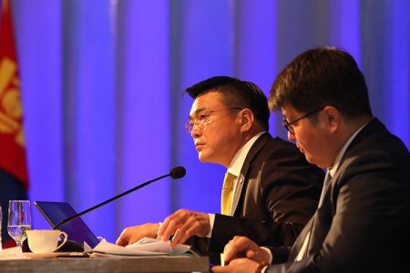 Төрийн албан хаагчийн ёс зүйг чанд баримталж, хүнд сурталгүй ажиллахыг анхаарууллаа