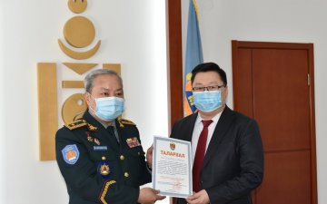 МБАНХ-оос Улсын Онцгой Комисст 10 сая төгрөгийн хандив өргөлөө