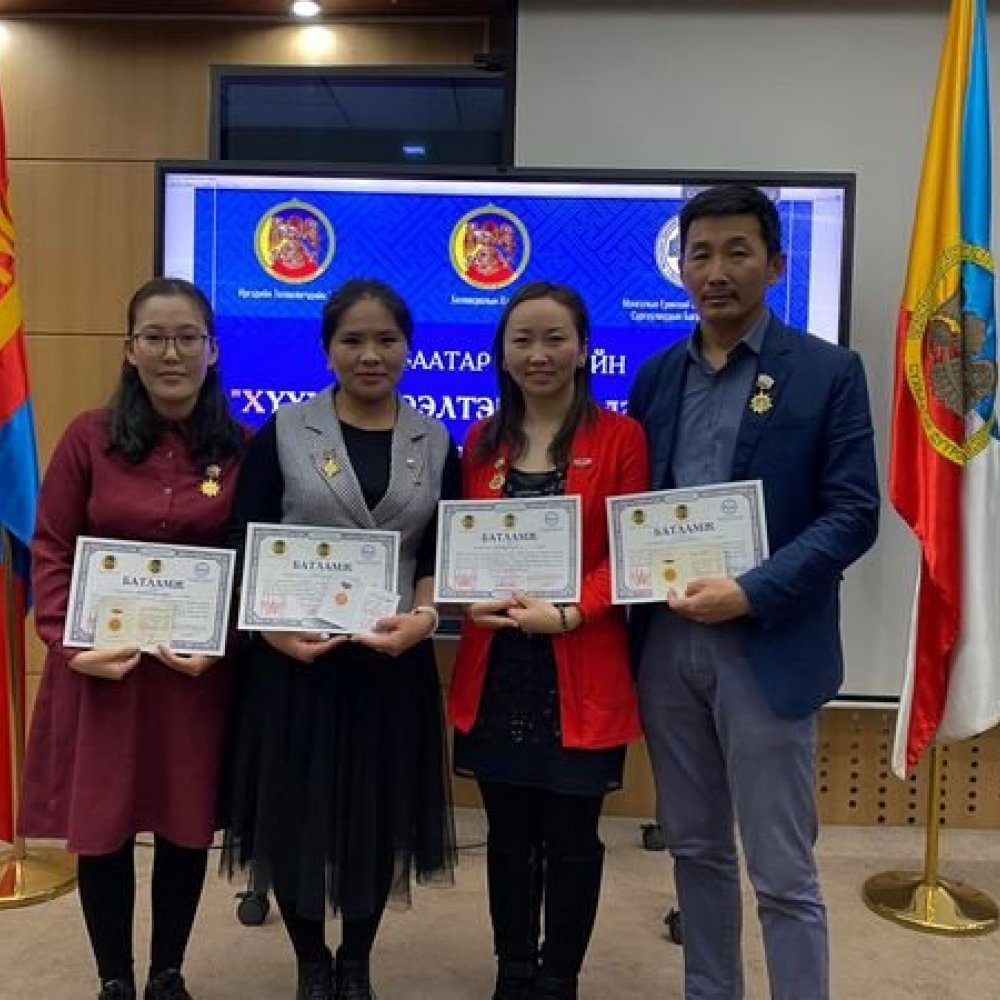 БАЯРТ МЭДЭЭ