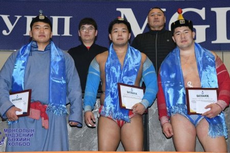 Аймаг, цэргийн харцага, начин цолтой бөхчүүдийн барилдаанд Б.Ренчинжүгдэр түрүүллээ