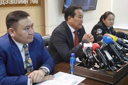 Монгол Улсад 9929 иргэн хөдөлмөр нийгмийн чиглэлээр оршин суудаг бөгөөд үүний 82 хувийг хятад иргэд эзэлдэг 