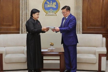 Бурхан багшийн Их дүйчин өдрийг нийтээр тэмдэглэх баярын өдөр болгох хуулийн төсөл өргөн барилаа