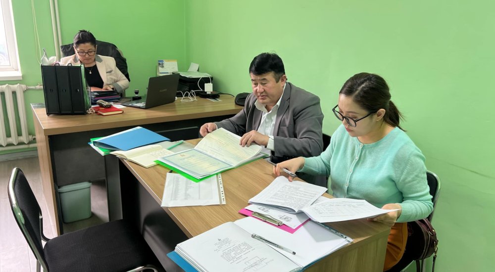Төлөвлөгөөт хяналт шалгалт хийж байна.