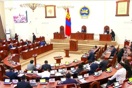 Ирэх онд нийт төрийн албан хаагчдын 9 хувийг нь цомхотгоно