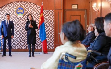 Р.САМЪЯА, С.ЛОДОЙСАМБА НАР ХӨДӨЛМӨРИЙН ГАВЬЯАНЫ УЛААН ТУГИЙН ОДОНГООР ШАГНАГДЛАА