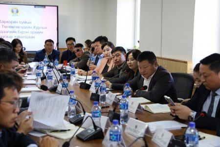 Хархорин сумын иргэдийн Төлөөлөгчдийн Хурлын ээлжит 6 дугаар хуралдаан 93,1 хувийн ирцтэйгээр хуралдаж байна.