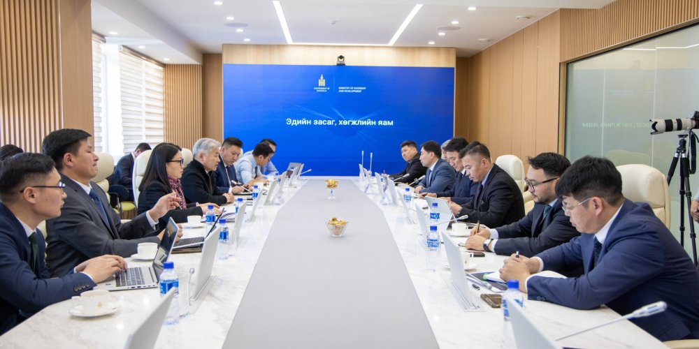 Аж үйлдвэр, эрдэс баялгийн салбарын бодлого, 2026 оны үйл ажиллагааны хэрэгжилтийн талаар хэлэлцэв