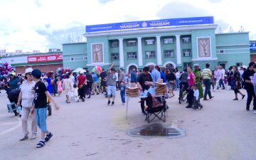 Үндэсний их баяр наадмын тасалбар суудлын байршлаас хамаарч 42.000-52.000 төгрөгөөр цахимаар худалдаалагдсан