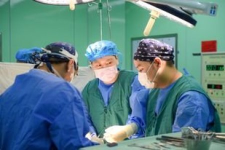 Бөөр шилжүүлэн суулгах 300 дахь хагалгаа амжилттай боллоо