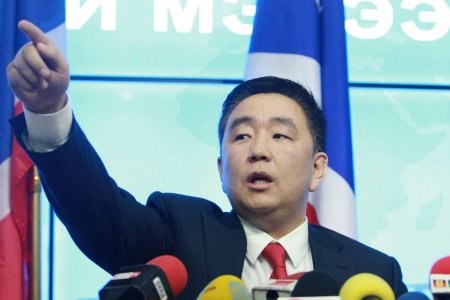 Аймгийнх нь намынхан “АН шившигтэй байдалд орчихлоо,наанаасаа гар” гэж Д.Мөнх-Эрдэнэд захижээ