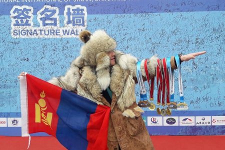 Монголд байхгүй спортын төрлөөр дэлхийд данслагдсан Дэлхийн цомын хошой аварга Ш.Даваадорж дахин дэлхийн хэмжээний амжилт гаргаж эх орондоо ирлээ
