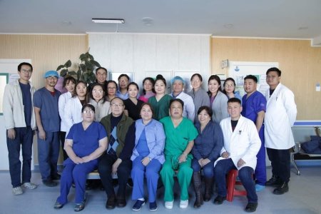 Монгол улсын мэдээгүйжүүлгийн нийгэмлэг, мэс заслын эмч нарийн баг Хархорин сумын Нэгдсэн эмнэлэгт ажиллалаа