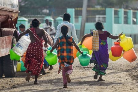 ЭНЭТХЭГ УЛСЫН ЗУРГАА ДАХЬ ТОМ ХОТОД УНДНЫ УСНЫ ХОМСДОЛ НҮҮРЛЭЭД БАЙНА