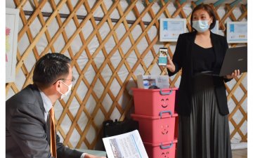 БАГА НАСНЫ ХҮҮХДИЙГ ЭЦЭГ ЭХ, АСРАН ХАМГААЛАГЧИЙН ДЭМЖЛЭГТЭЙГЭЭР  ХӨГЖҮҮЛЭХ САЙН ТУРШЛАГЫГ ХЭРЭГЖҮҮЛЖ БАЙНА