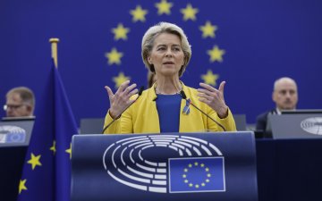 Европын комиссын тэргүүн Урсула Вон Дер Ляйен Украины нийслэл Киев хотод хүрэлцэн очжээ