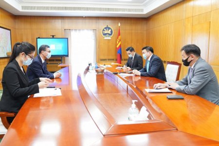 Замын-Үүдийн ачаа тээврийн эргэлтийг нэмэгдүүлэх талаар БНХАУ-ын Элчин сайдтай ярилцлаа