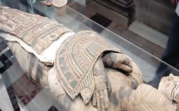 Египетийн эртний хаад, хатдын занданшуулсан шарилыг шинэ музейд залах ёслол боллоо