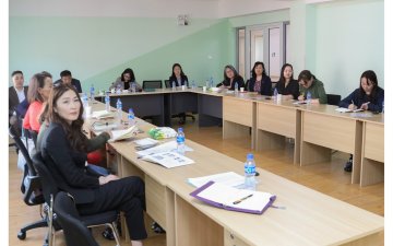 БАГШ НАРЫГ ХӨГЖЛИЙН БЭРХШЭЭЛТЭЙ ХҮҮХЭДТЭЙ АЖИЛЛАХ ЧАДВАРТ СУРАЛЦУУЛАХ ШААРДЛАГАТАЙ