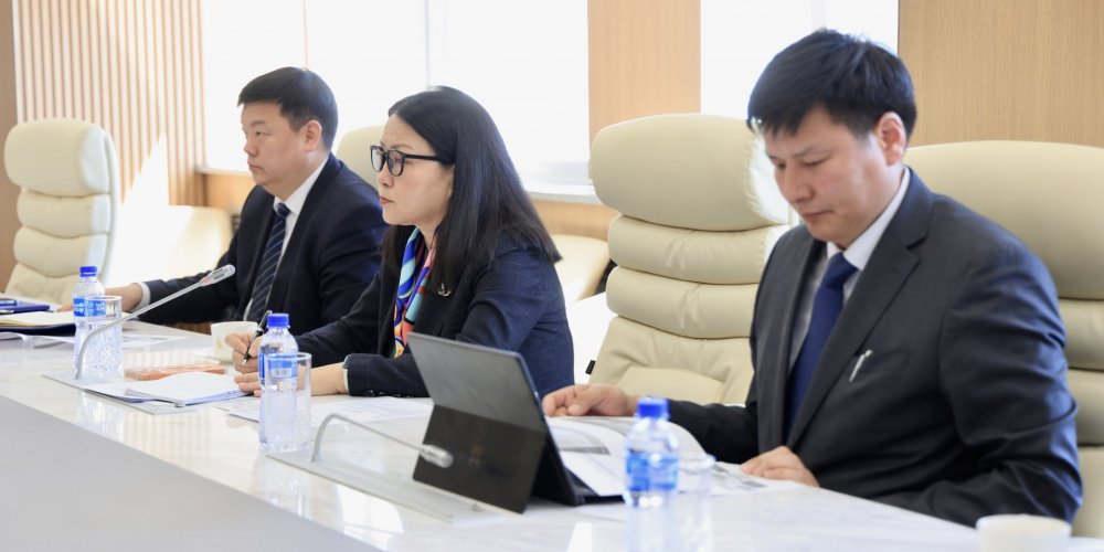  “Төсвийн зохистой удирдлагад чиглэсэн төр, хувийн хэвшлийн түншлэлийн менежментийн чадавх бэхжүүлэх” төслийн явцын талаар хэлэлцэв