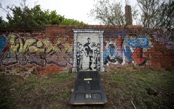 Маркус Рэшфордыг ерөнхий сайдынхаа хаалгыг цөм өшиглөж буйгаар зуржээ 