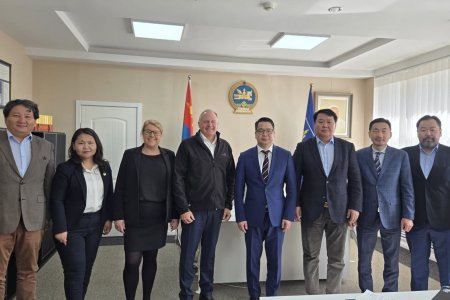 “ДЭЛХИЙН УР ЧАДВАР” ОЛОН УЛСЫН БАЙГУУЛЛАГЫН ТӨЛӨӨЛӨГЧДИЙГ ХҮЛЭЭН АВЧ УУЛЗЛАА