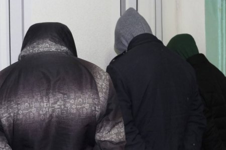 Шөнийн цагаар таксинд явахдаа эмэгтэй хүн дээрэмддэг бүлэг этгээдийг баривчилжээ