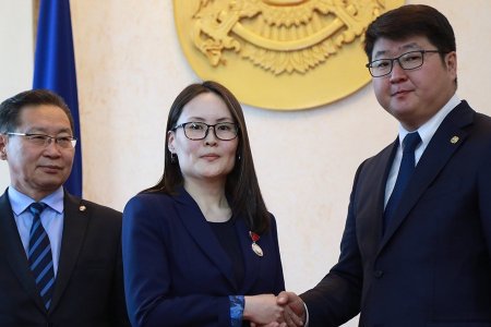 Нийслэлийн 381 жилийн ойг тохиолдуулан төрийн дээд одон, медаль гардууллаа