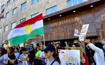 Иран улсын иргэн шигшээ баг нь ДАШТ-аас хасагдсаныг тэмдэглэж байгаад цагдаа нарт буудуулж амиа алджээ