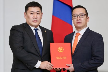 Байгаль, орчин аялал жуулчлалын сайдаар Б.Бат-Эрдэнийг томилов