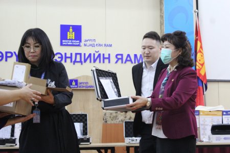 Нийслэлийн агаарын чанарыг хэмжих, хорт хийн агууламжийг тодорхойлох аппарат хүлээлгэн өглөө