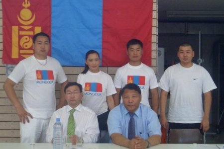 Хотын даргын сунгаанд ялалт байгуулсан С.Мөнхчулуунд Германд сургууль төгссөн болон тэнд амьдардаг монголчууд амжилт хүсчээ 