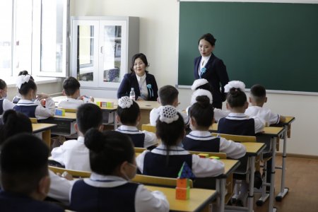 ХИЧЭЭЛИЙН ШИНЭ ЖИЛИЙГ ЕСДҮГЭЭР САРД ЭХЛҮҮЛНЭ