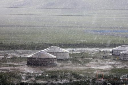 Уулархаг нутгаар дуу цахилгаантай, аадар бороо орно