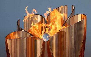 Өнгөрсөн жил галт бамбарын буухиа эхлэхээс хоёр хоногийн өмнө олимпыг хойшлуулах шийдвэр гарч байлаа 