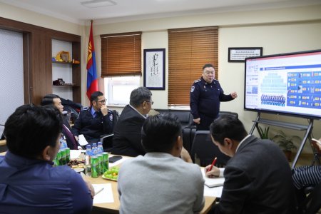 Сүхбаатар дүүргийн цагдаагийн газар болон замын цагдаагийн хэлтсийн үйл ажиллагаатай танилцлаа