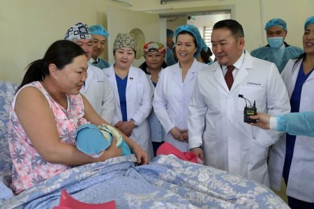 Улсын хэмжээнд он солигдсоны дараа 39 хүү, 36 охин мэндэлжээ