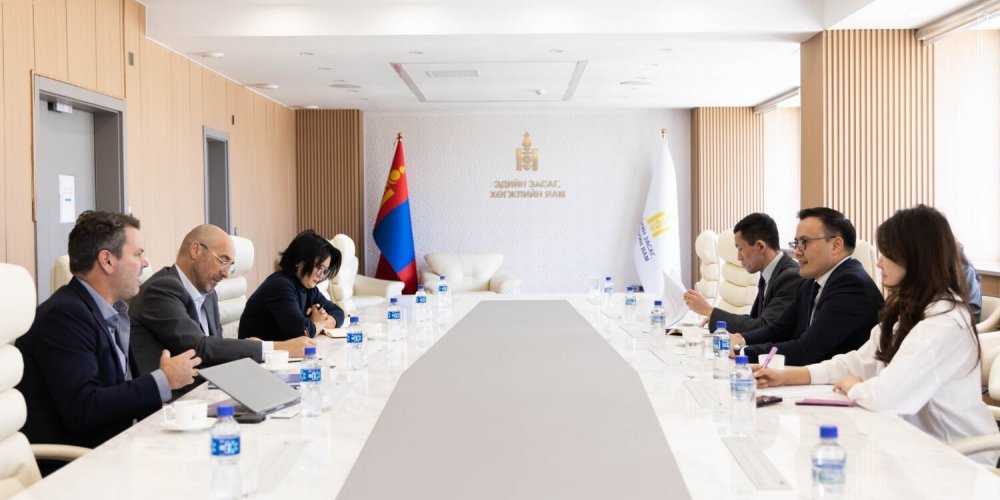 АВСТРАЛИ УЛСЫН XCALIBUR КОМПАНИЙН ТӨЛӨӨЛӨГЧДИЙГ ХҮЛЭЭН АВЧ УУЛЗЛАА